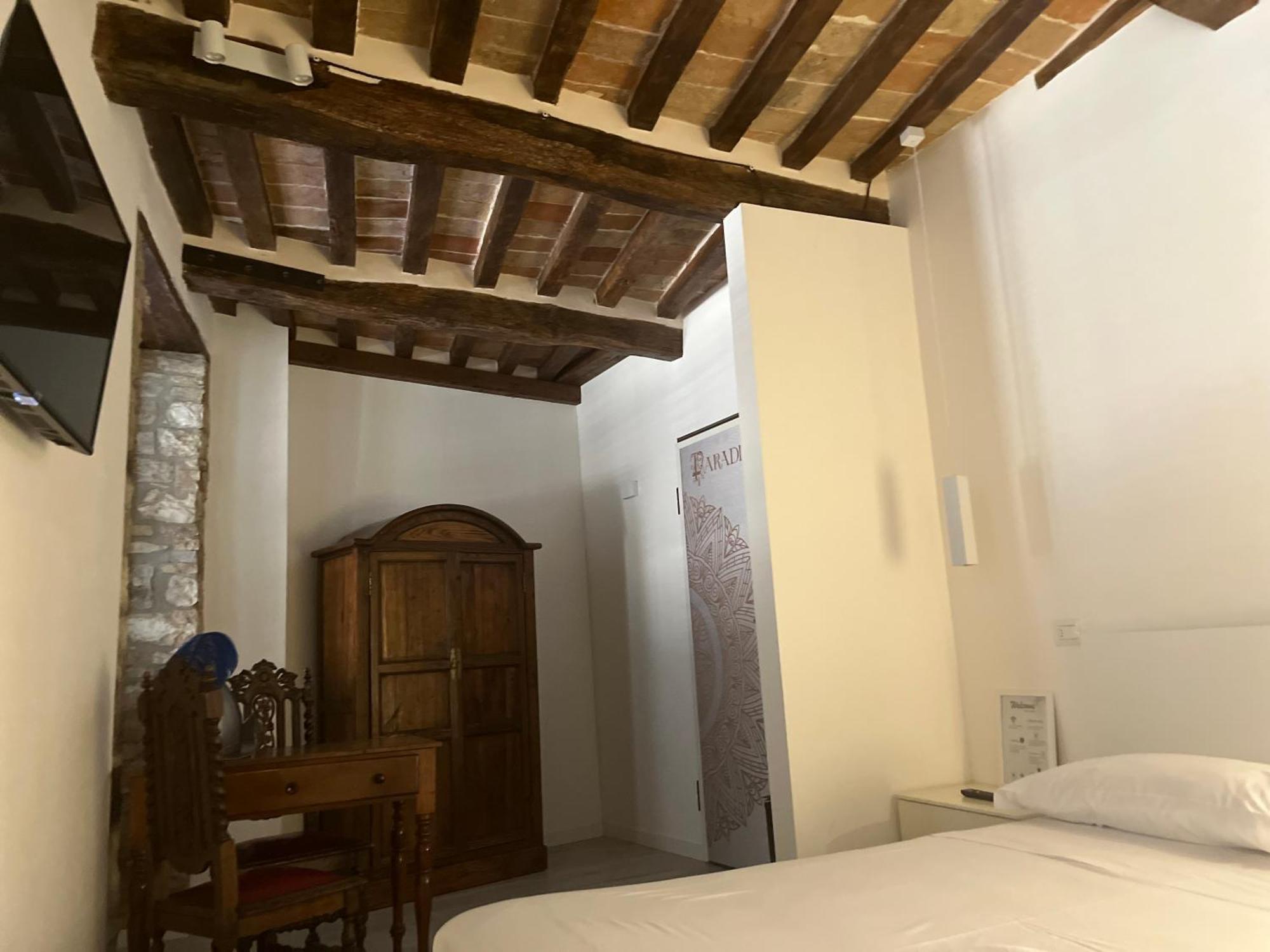 L'Inferno Di Dante Bed & Breakfast กุบบีโอ ห้อง รูปภาพ